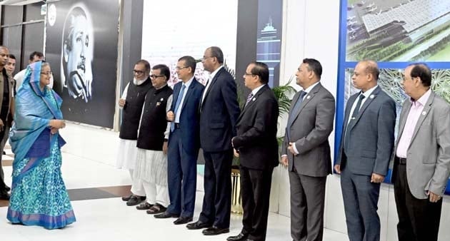 ইতালিতে তিনদিনের সরকারি সফর শেষে দেশে ফিরেছেন প্রধানমন্ত্রী